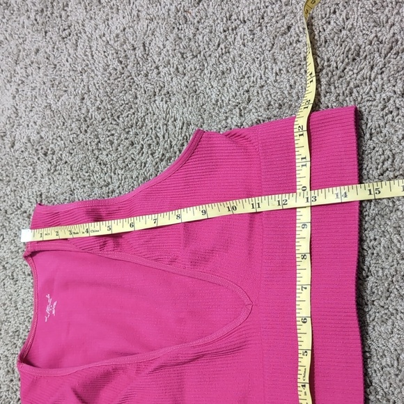 Urban Outfitters Out From Under Magenta Deep Plunge V-Neck Crop Top size Medium - Picture 6 of 6